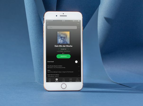 Apple iPhone 8 Plus Spotify