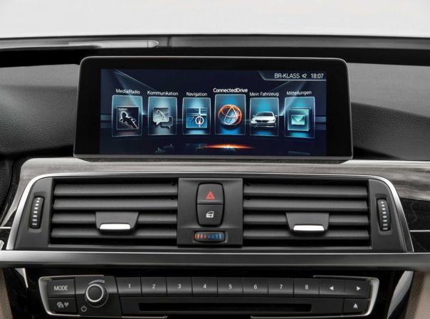 BMW Connected Drive ist leicht über das Display zu erreichen BMW Connected Drive ist leicht über das Display zu erreichen