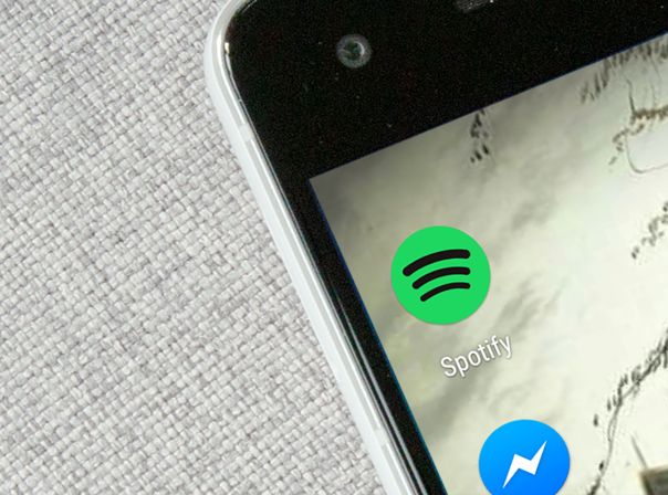 Spotify kann euch auf einer Party alle zum DJ machen. Wie? Mit der Gruppen-Session Spotify App