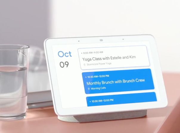 Google Home Hub Google Home Hub auf einem Schreibtisch