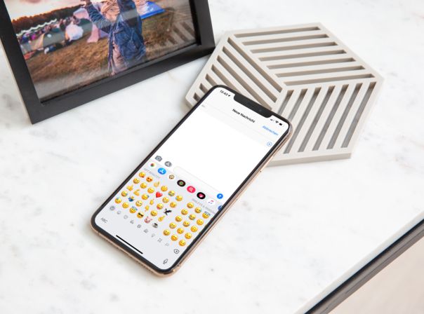 iPhone Xs Max, Screenshot iOS 12.1 Emojis