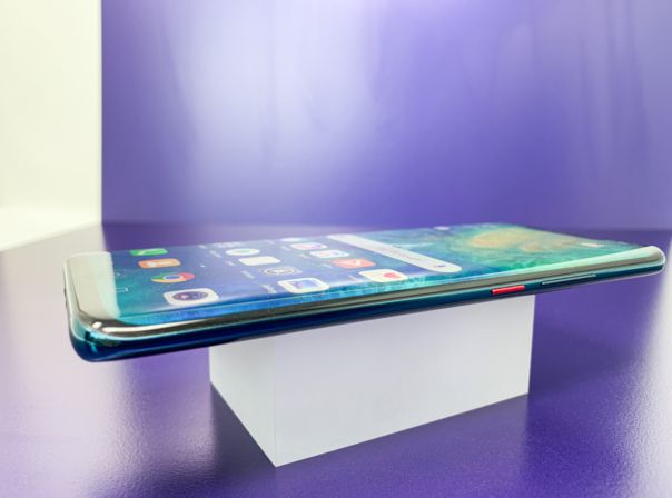 Huawei Mate 20 Pro von der Seite