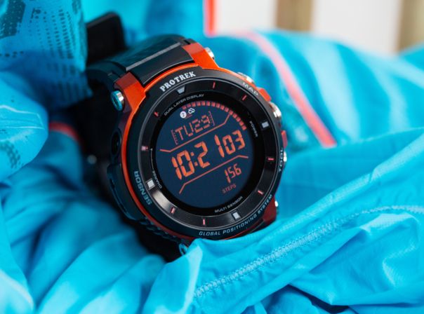 Casio Pro Trek Smart WSD-F30 Smartwatch auf einem Tuch