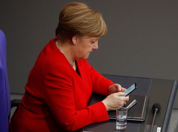 Merkel Blackberry Handy