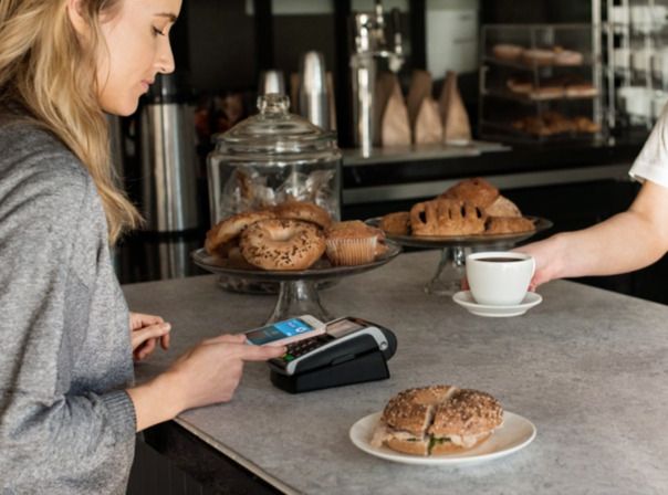Praktisch und einfach: Via Apple Pay bezahlen Praktisch und einfach: Via Apple Pay bezahlen
