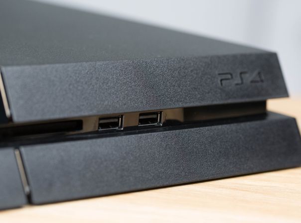 Vorderseite der PlayStation 4