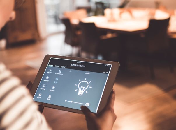 Mit Smart-Home-Geräten könnt ihr Vieles mit dem Handy oder Tablet steuern Smart home