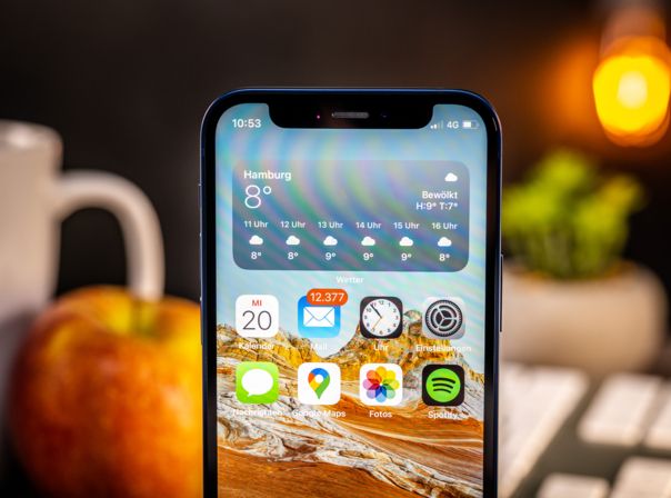 Das iPhone 12 mini besitzt wie seine Schwestermodelle eine gut sichtbare Notch