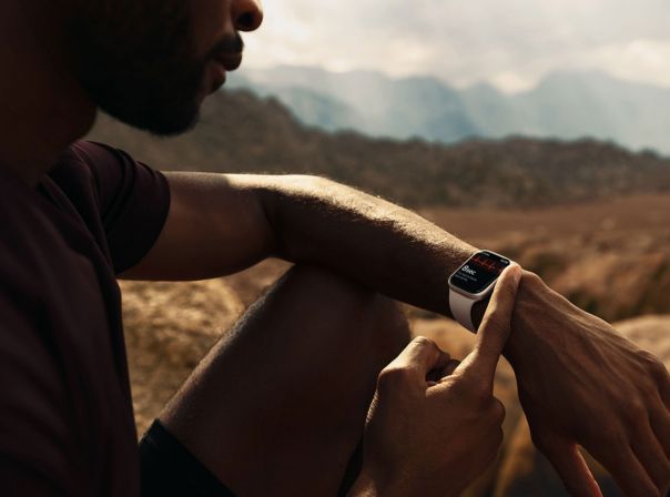 Apple Watch 7 Lifestyle 1 Apple Watch 7 Lifestyle