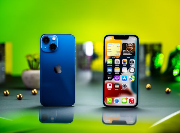 iphone-13-mini-front-back iPhone 13 mini vorne und hinten