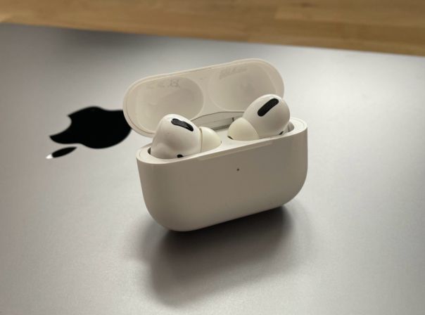 Die AirPods Pro 2 (Bild) und Pro 3 nutzen aktuell noch den H2-Chip AirPods Pro Test Case