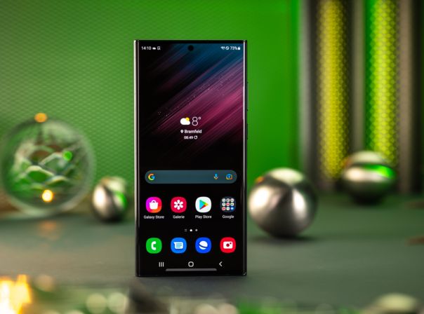 Auch das Galaxy S22 Ultra (Bild) ist betroffen: Samsung muss Updates zurückziehen Galaxy S22 Ultra Vergleich Display