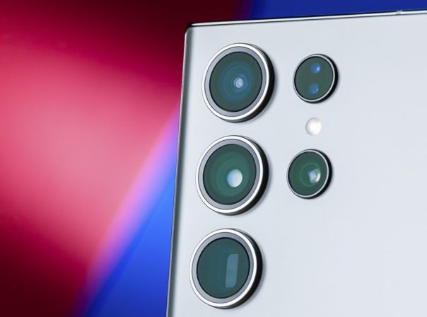 Das Galaxy S23 Ultra (Bild) könnte bei den Zoom-Fähigkeiten hochauflösende Konkurrenz bekommen Samsung Galaxy S23 Ultra Kamera-Beitragsbild