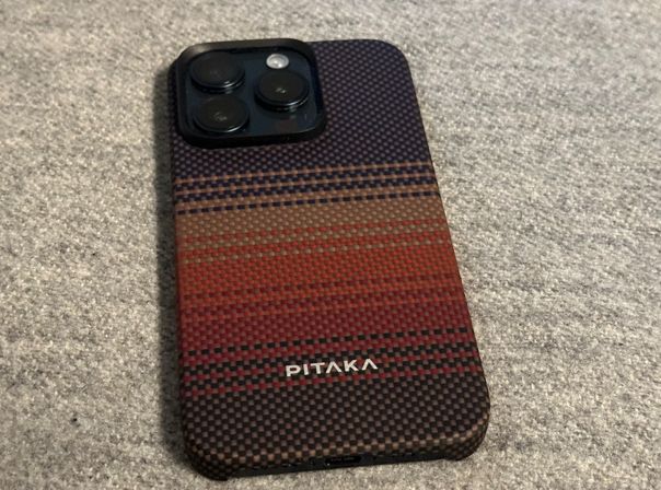 Die Pitaka-Hülle zeigt im Test, ob der hohe Preis gerechtfertigt ist. Pitaka MagEZ Case 5