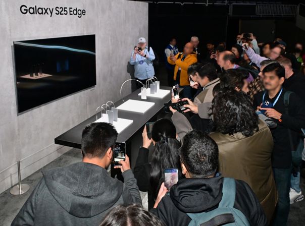 Galaxy S25 Edge auf dem Unpacked Event