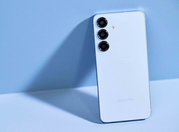 Beim Galaxy S25 (Bild) fehlte das große Kamera-Upgrade