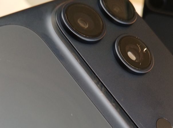 Kratzer am blauen iPhone 17 Pro