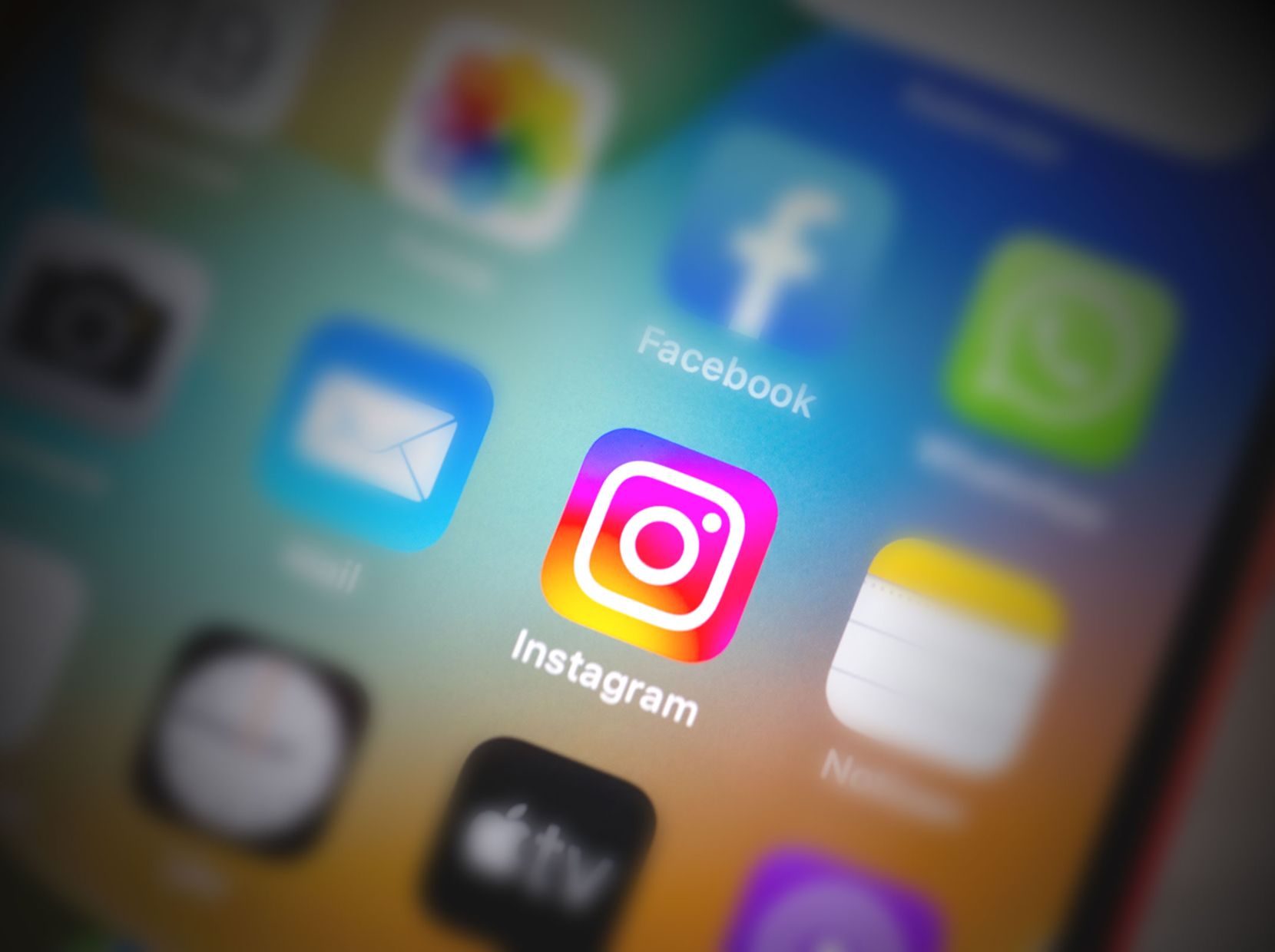 iPhone 14 Display mit Instagram-App-Symbol
