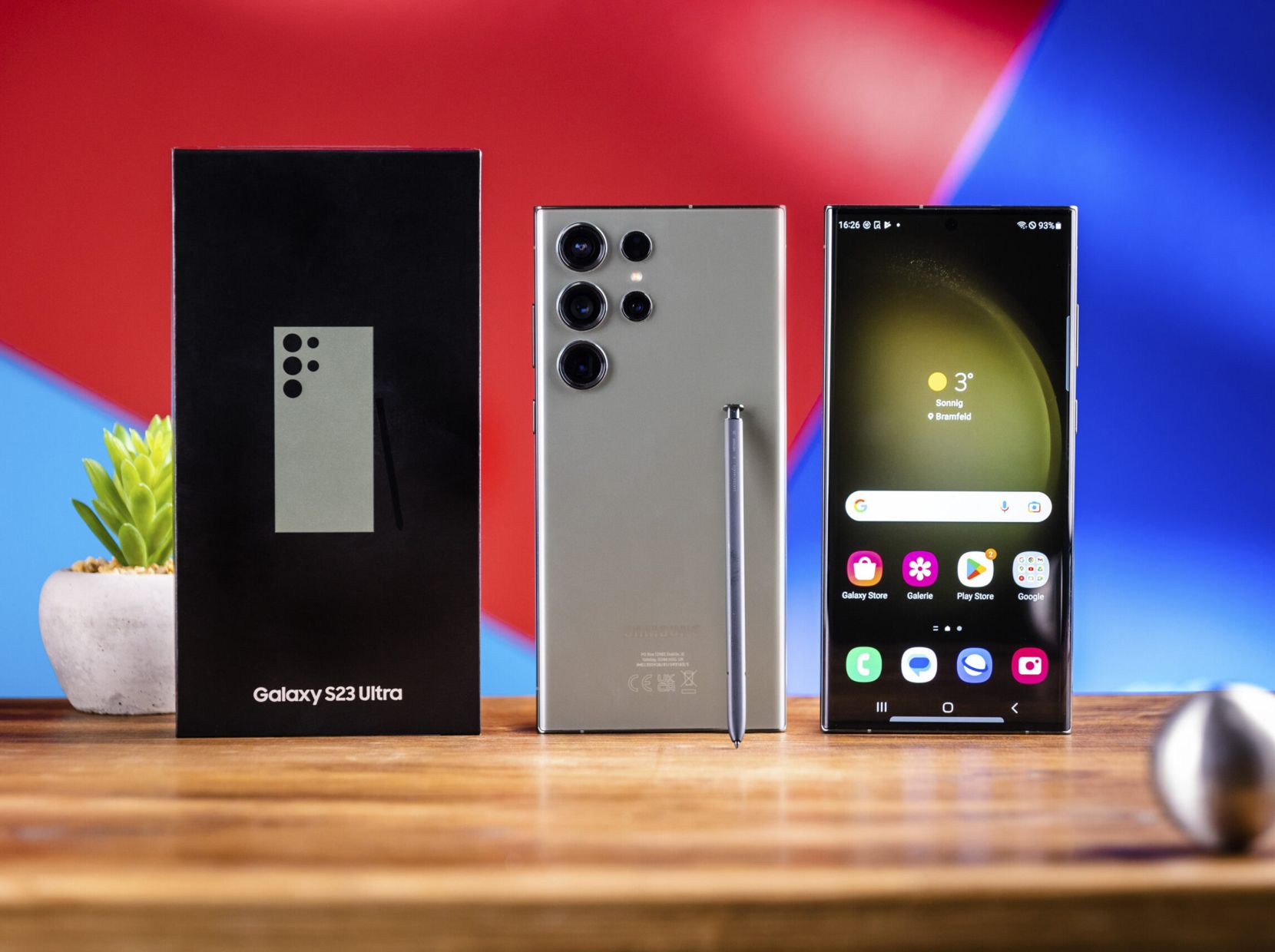 Das Galaxy S23 Ultra im Test: Was hat Samsungs Top-Smartphone auf dem Kasten? Galaxy S23 im Test: Vorne, hinten und Verpackung