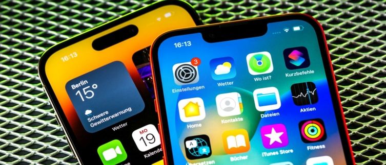 iPhone 14 mit Notch und iPhone 14 Pro mit Dynamic Island