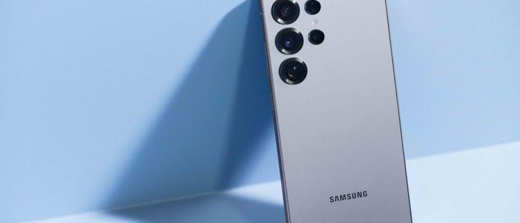 Galaxy S25 Ultra Titanium Silverblue auf Foto