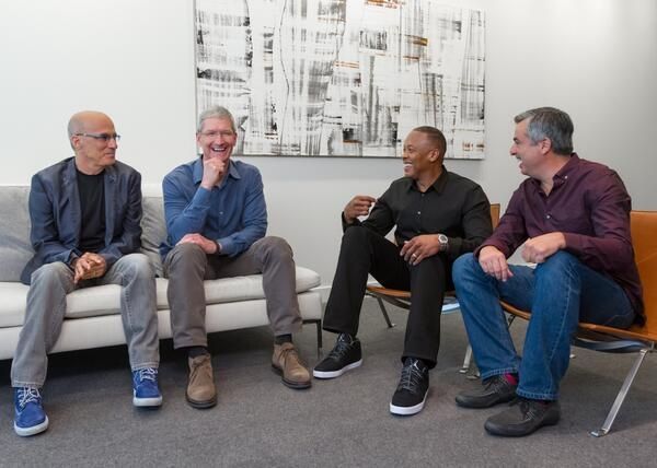 Tim Cook und seine neuen Mitarbeiter Jimmy Iovine und Dr. Dre