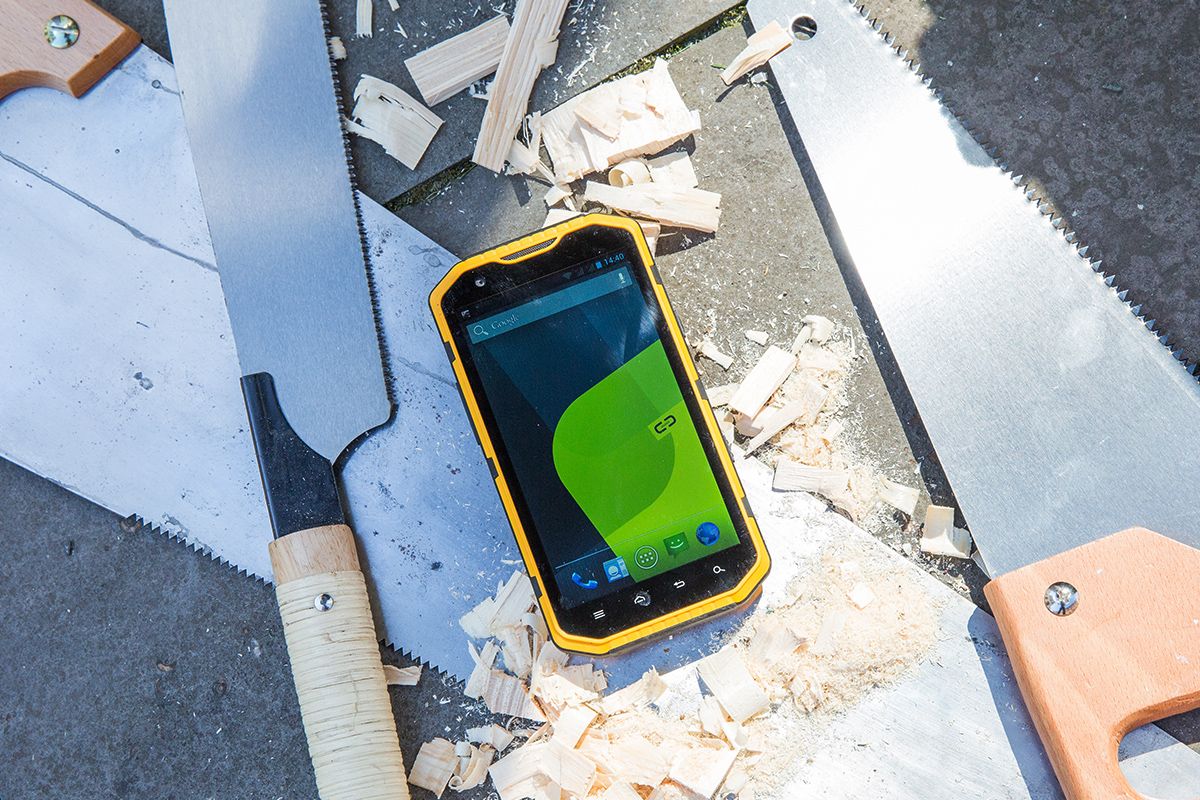 Das RugGear RG700 punktet mit Aufprallschutz – eigentlich... Das RugGear RG700 punktet mit Aufprallschutz – eigentlich...