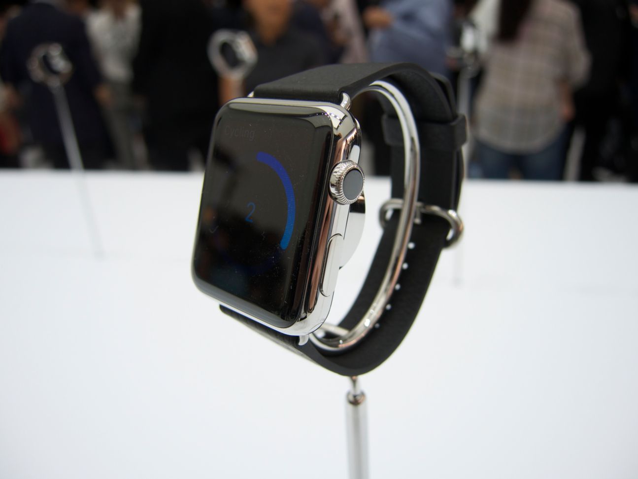 Die Krone an der Seite ist Homebutton und Steuerrad zugleich Die Krone an der Seite ist Homebutton und Steuerrad zugleich