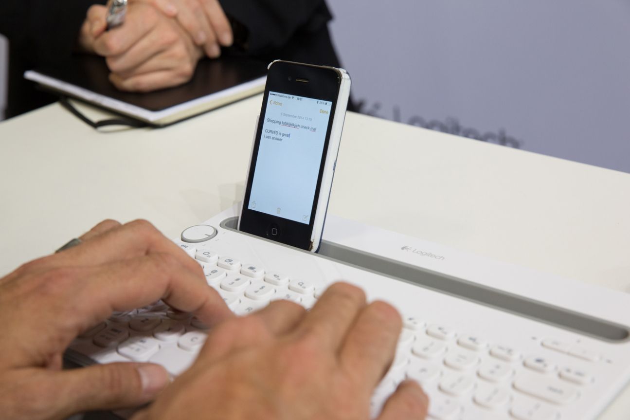 Logitech K480: Eine Bluetooth-Tastatur für iPhone, iPad und andere Smartphones und Tablets. Logitech K480: Eine Bluetooth-Tastatur für iPhone, iPad und andere Smartphones und Tablets.