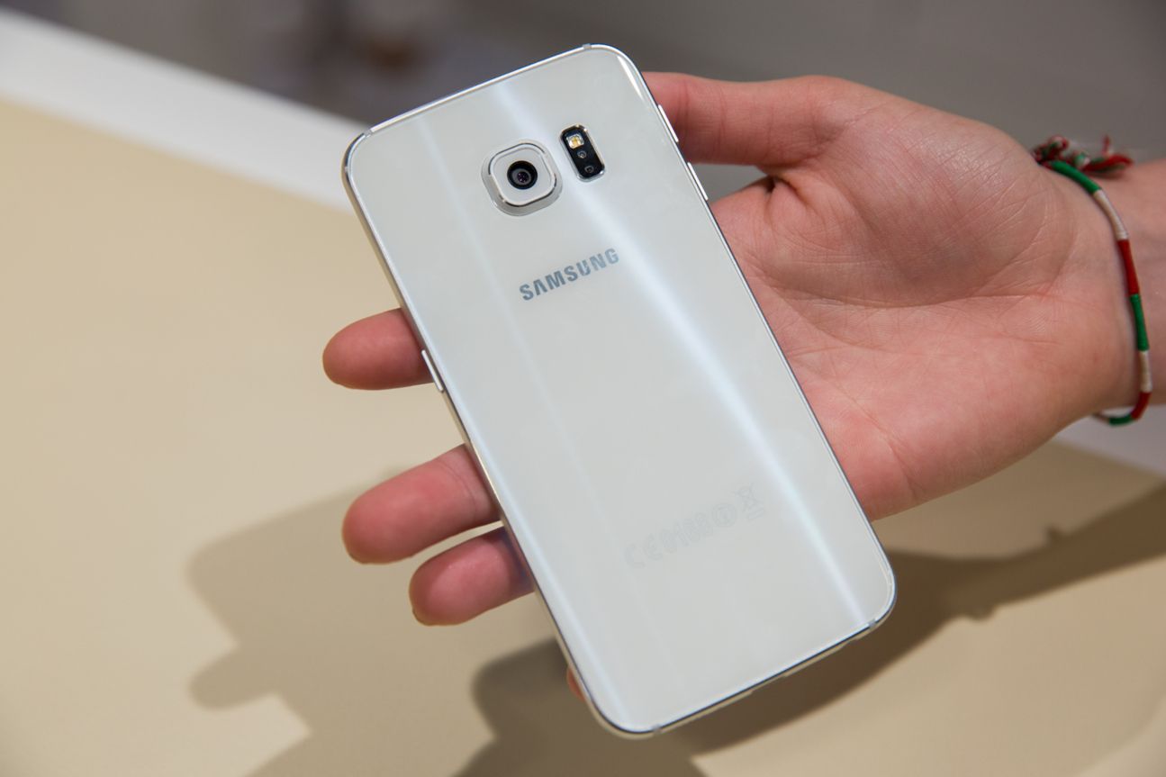 Samsung Galaxy S6 edge Samsung Galaxy S6 edge