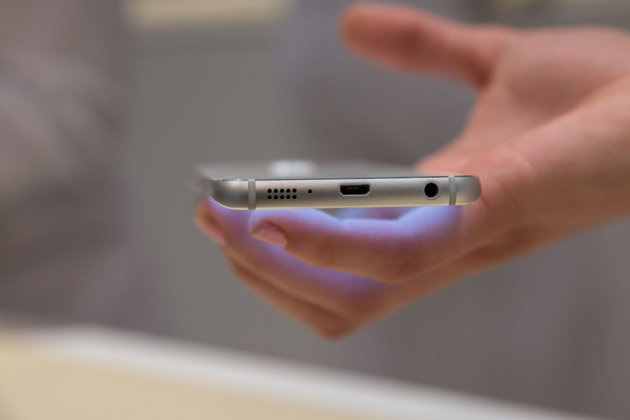 Samsung Galaxy S6 edge Samsung Galaxy S6 edge