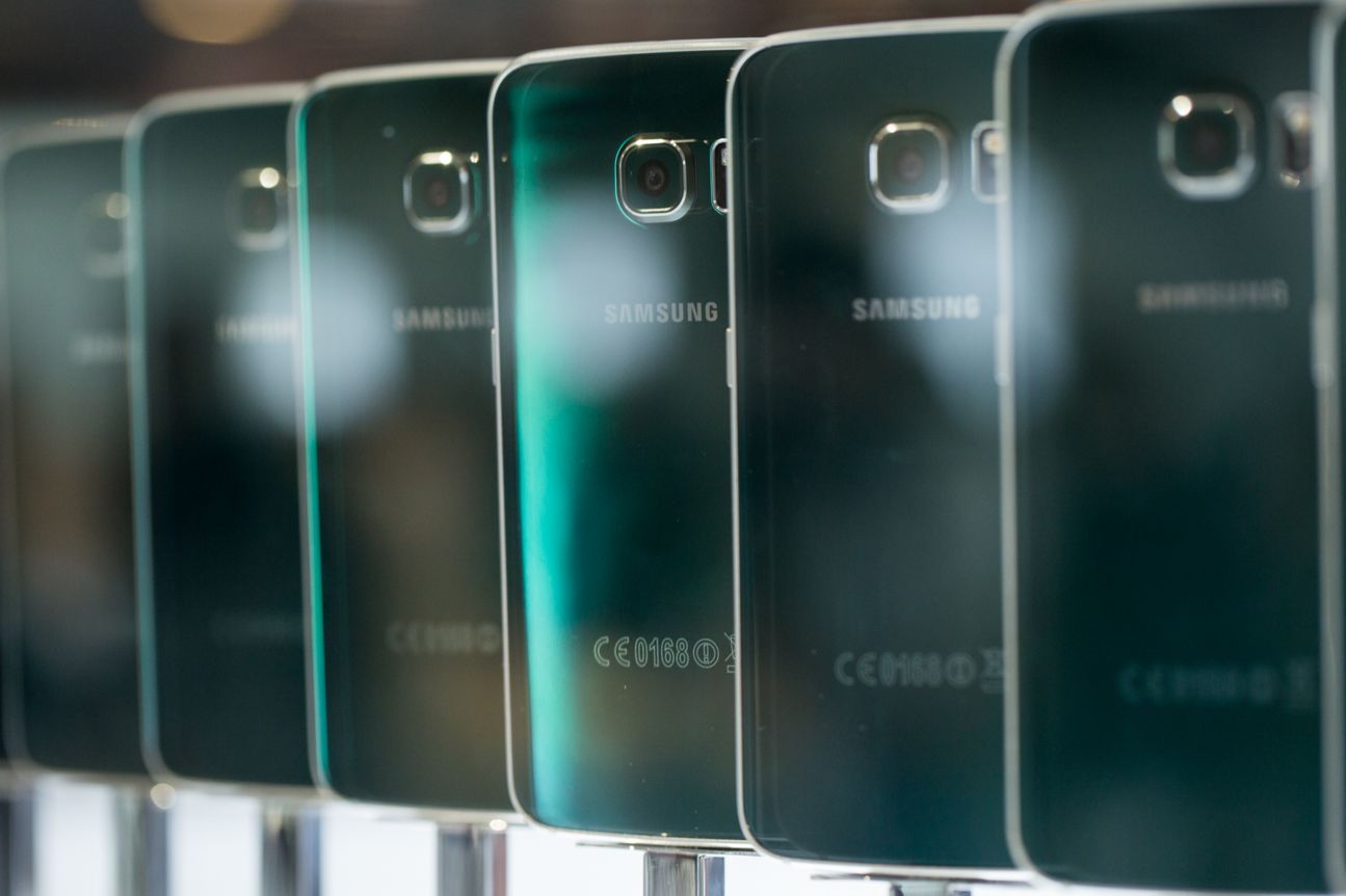 Samsung Galaxy S6 edge Samsung Galaxy S6 edge