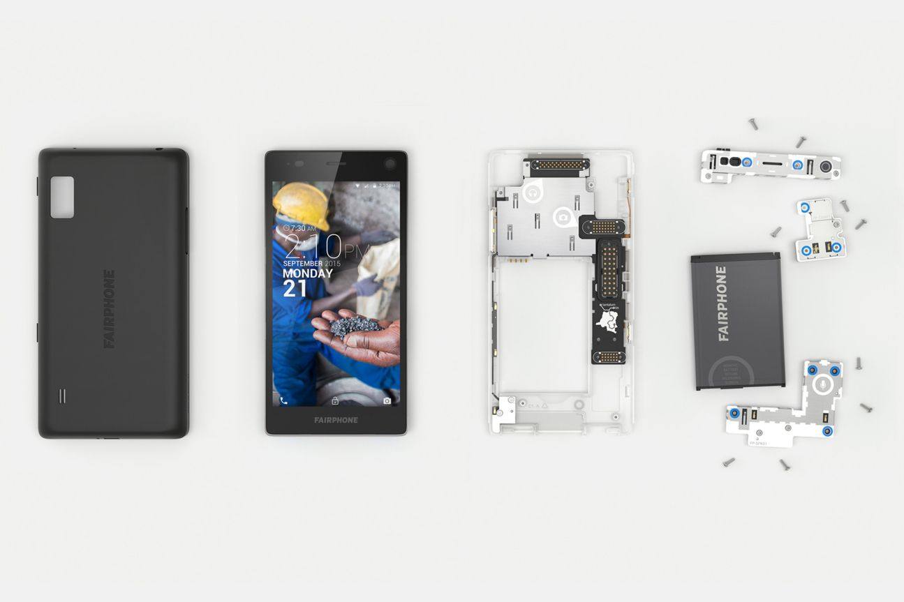 Das Fairphone 2 soll durch eine modulare Bauweise leicht zu reparieren sein und eine längere Lebensdauer haben. Das Fairphone 2 soll durch eine modulare Bauweise leicht zu reparieren sein und eine längere Lebensdauer haben.