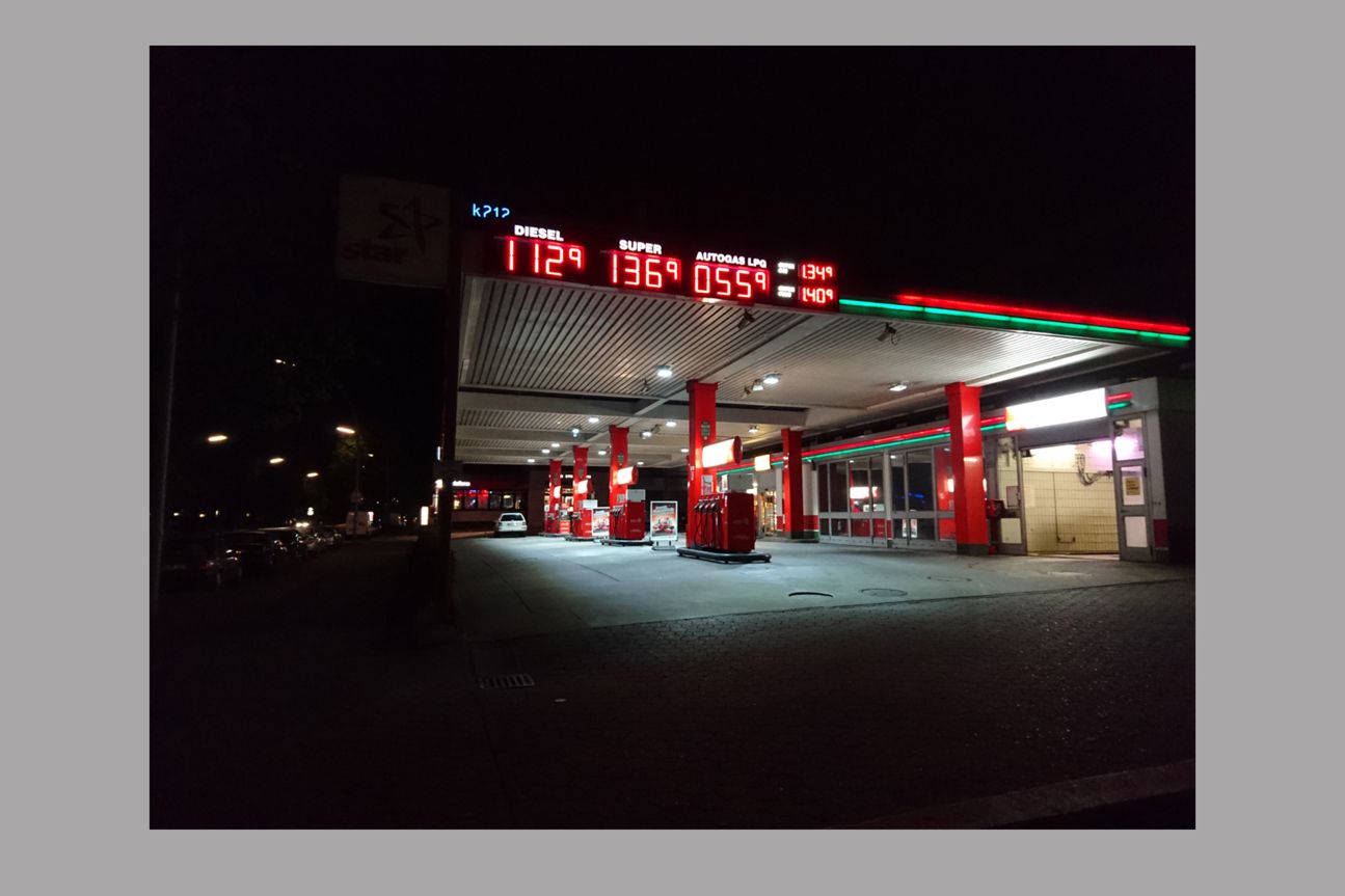 Sony Xperia Z5 compact Nacht-Tankstelle