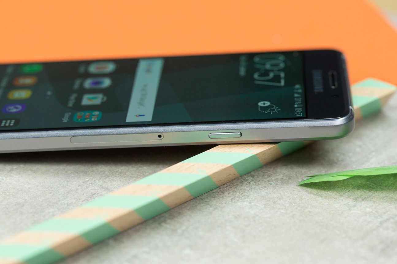 Samsung Galaxy A3  Samsung Galaxy A3