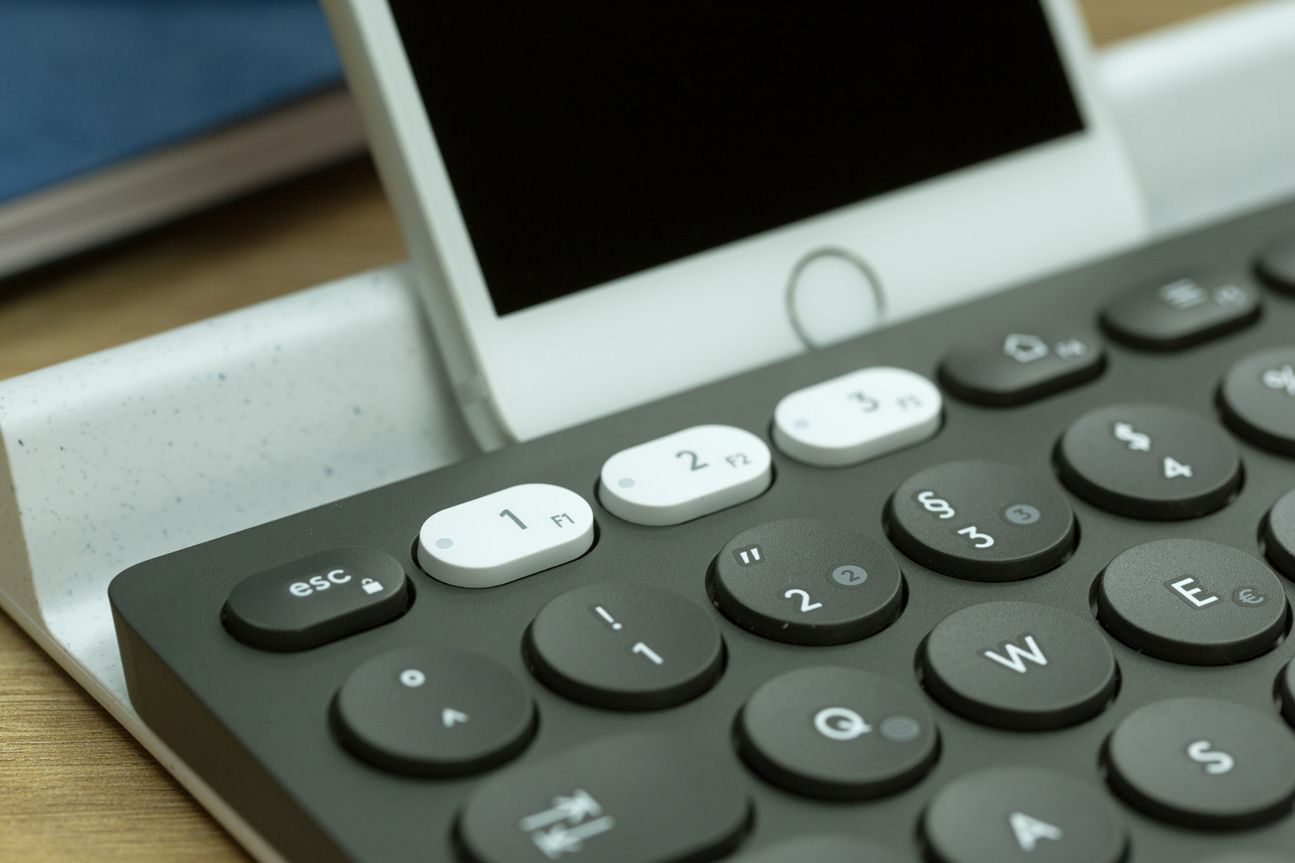 Logitech K780 Multi-Device Logitech K780 Multi-Device