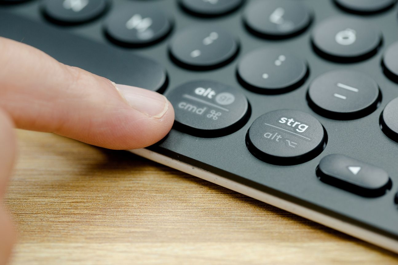 Logitech K780 Multi-Device Logitech K780 Multi-Device