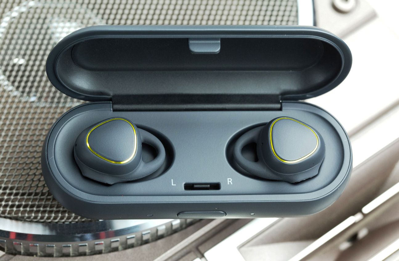 SAMSUNG Gear IconX 07 SAMSUNG Gear IconX 07