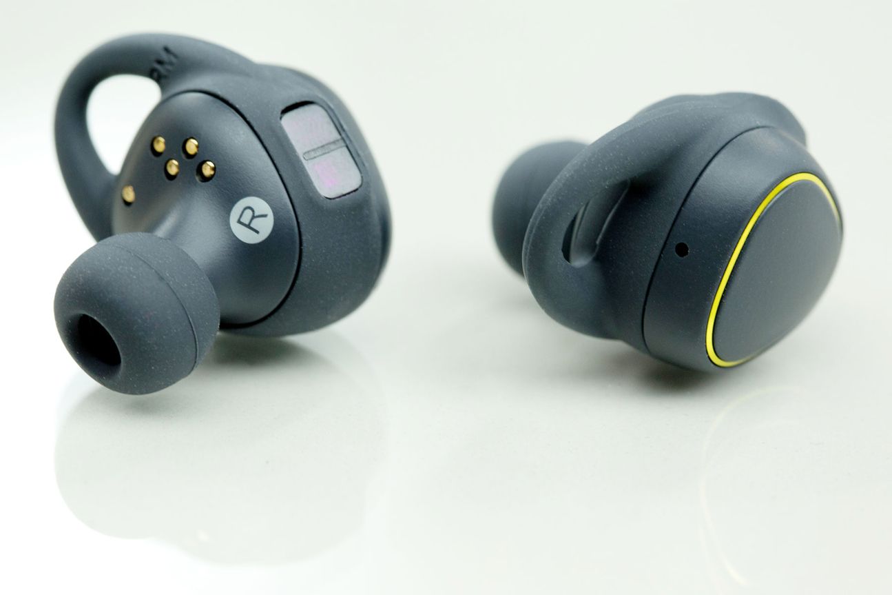 SAMSUNG Gear IconX 01 SAMSUNG Gear IconX 01
