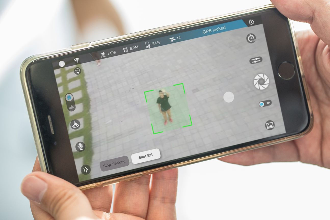 Zerotech Dobby Drone: Auf dem Smartphone seht Ihr alles, was die Drohne sieht. Über die App könnt Ihr so auch Fotos und Videos machen.