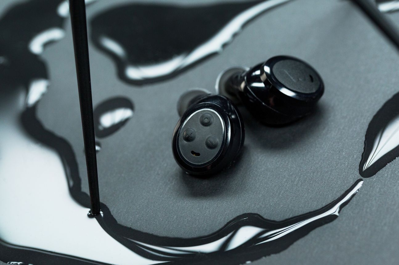 Bragi - The Headphone Bragi - The Headphone