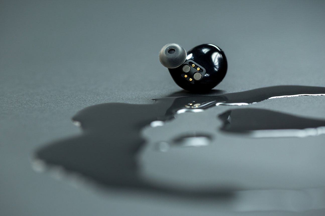 Bragi - The Headphone Bragi - The Headphone