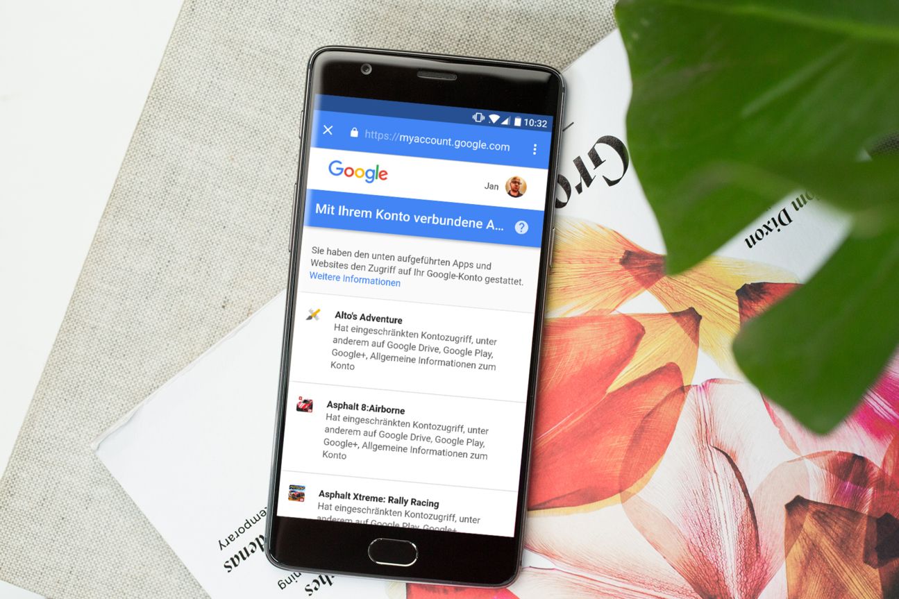 Die mit einem Google-Konto verbundenen Apps lassen sich auf auf dem Smartphone überprüfen.