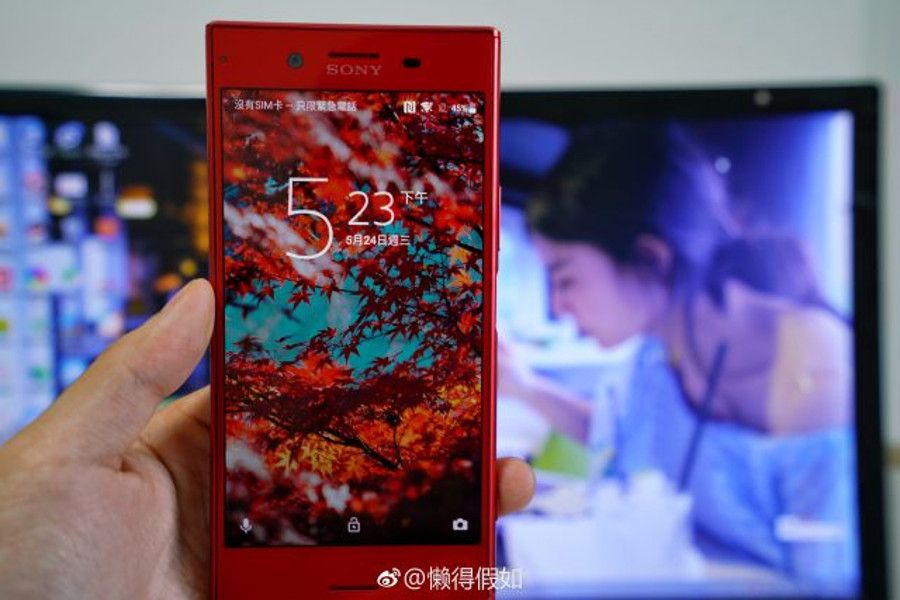 Das Xperia XZ Premium kann sich auch in Rot sehen lassen