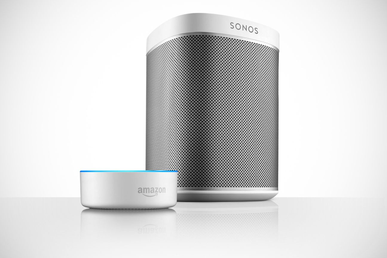 Der Sonos Play:1 wird mit Hilfe eines Echo Dot smart.
