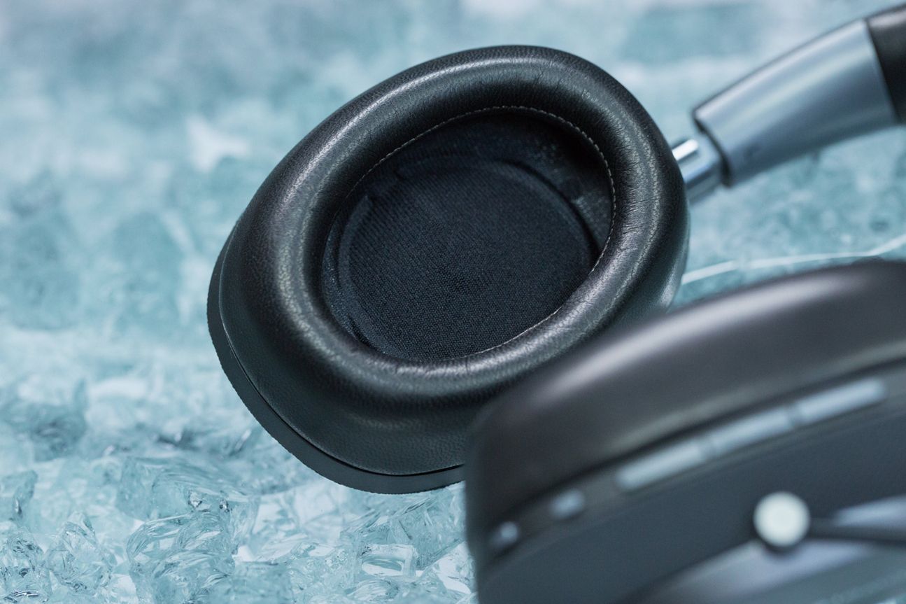 Bowers & Wilkins PX Bowers & Wilkins PX
