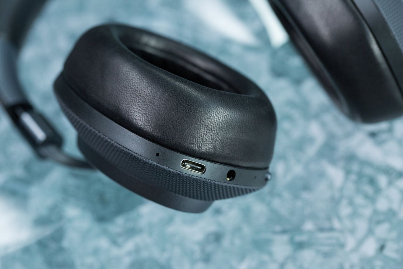 Bowers & Wilkins PX