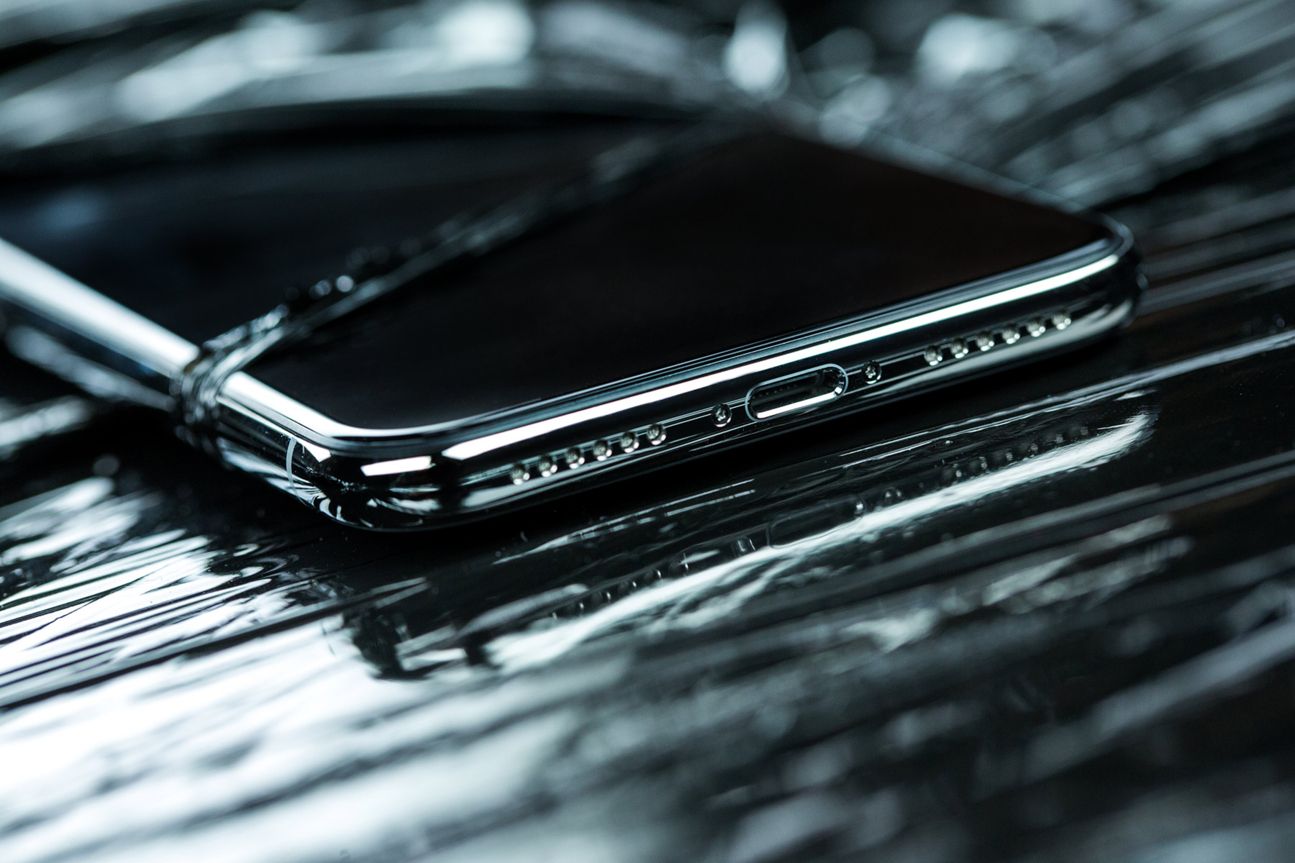 Über den Lightninganschluss ladet ihr euer iPhone meist etwas schneller auf