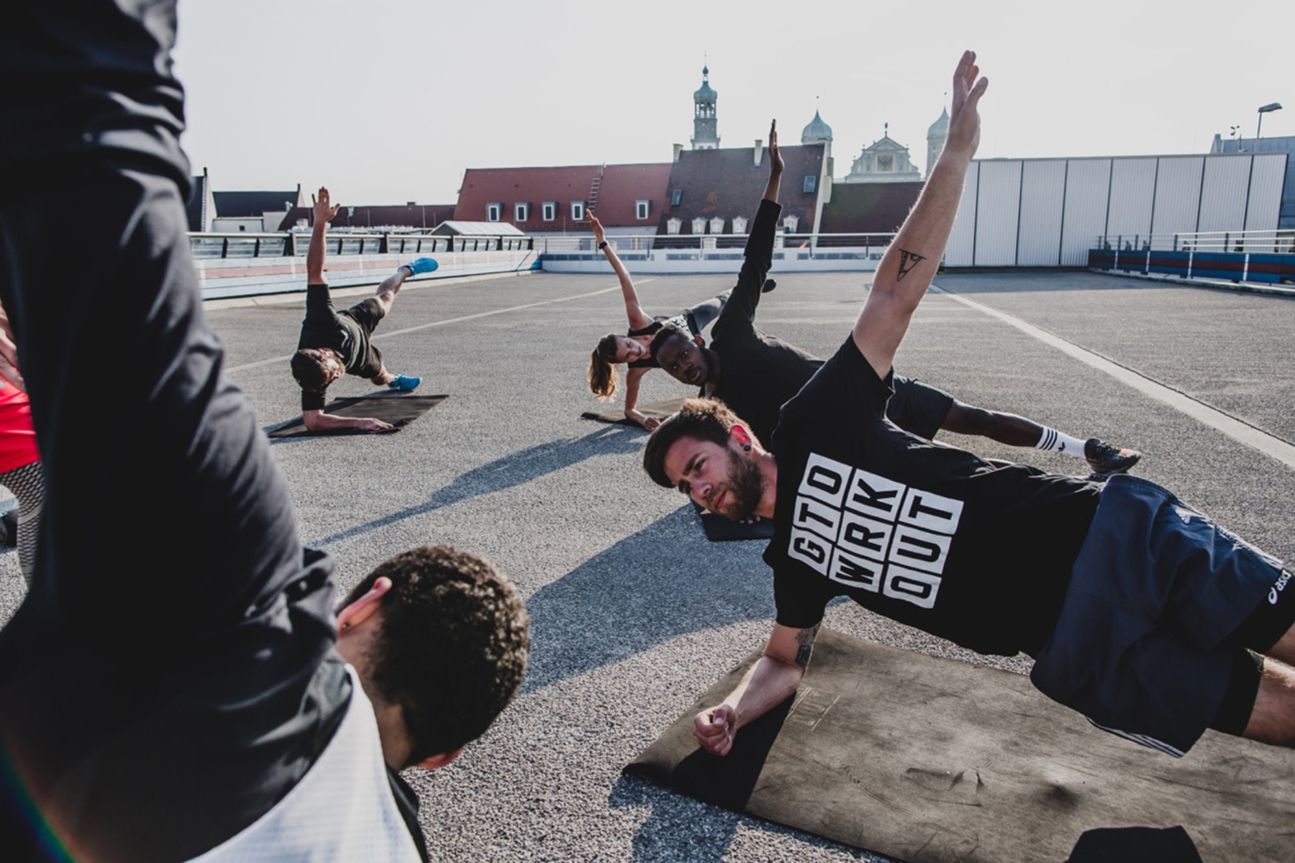 Mit Gettoworkout können auch Leute verschiedener Fitnesslevel zusammen trainieren.