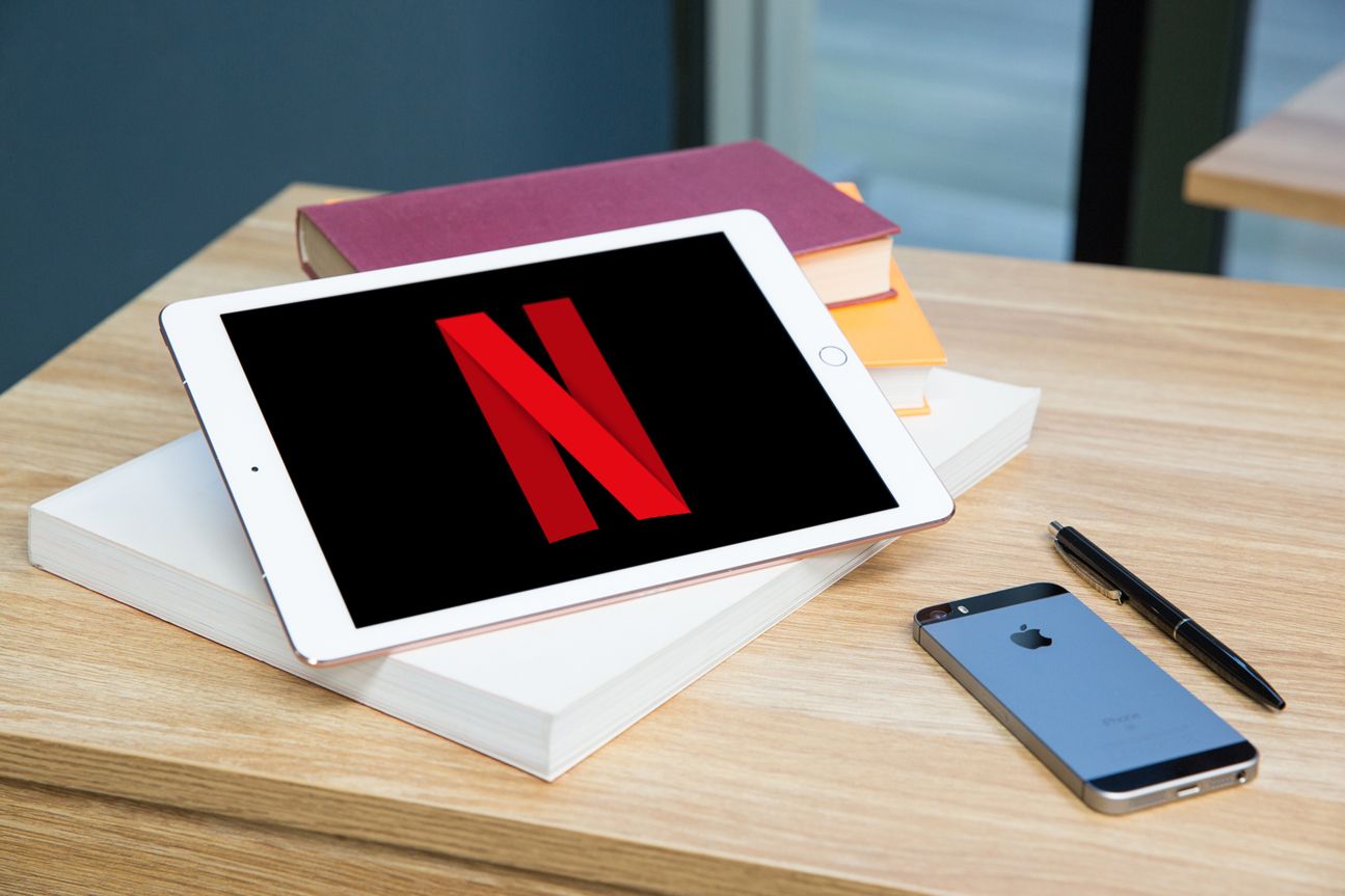 Apple iPad Pro, iPhone SE, Netflix